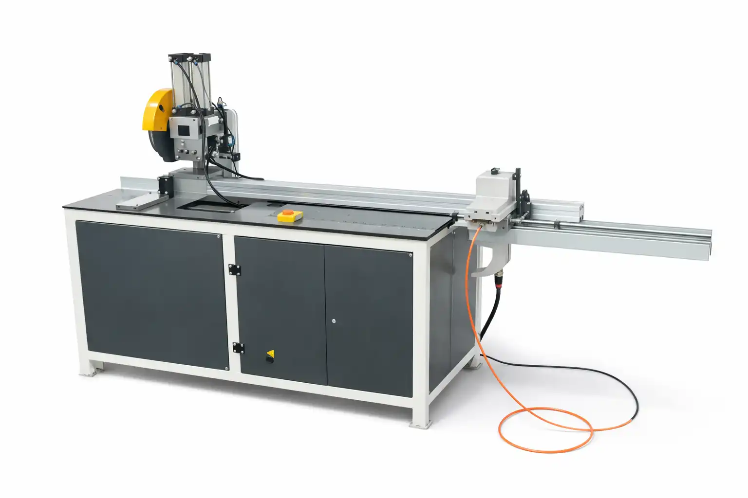 Scie autoalimentée sur mesure