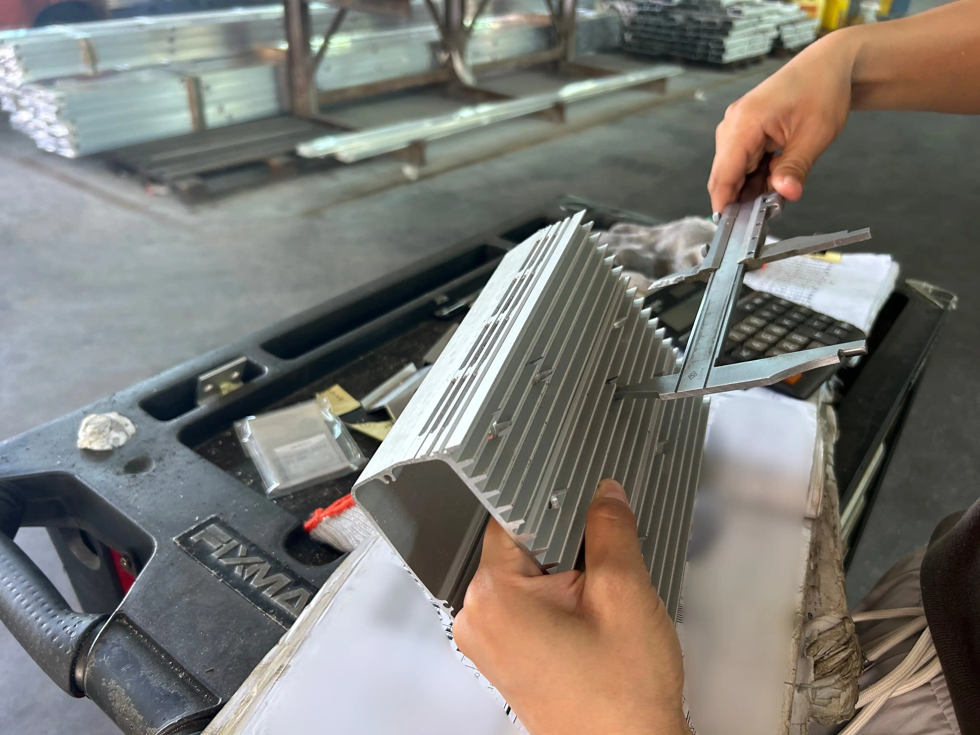 Contrôle des tolérances d'un profilé aluminium