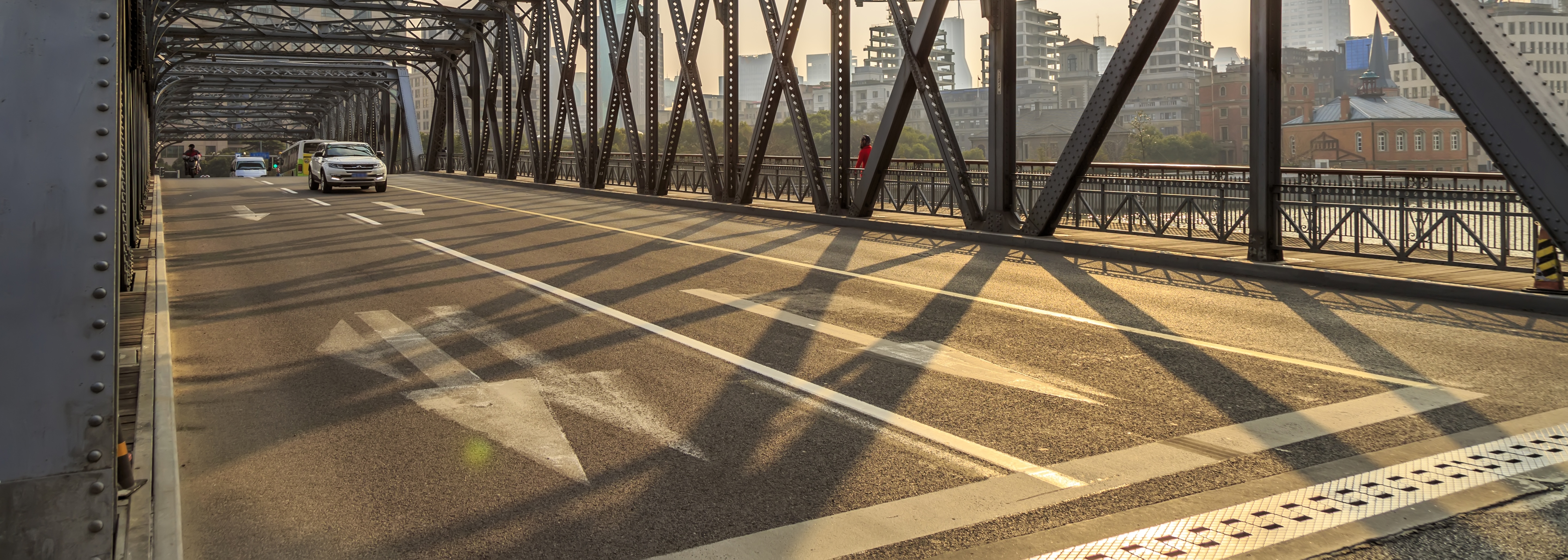 Aluminium profiles in bridge expansion joints